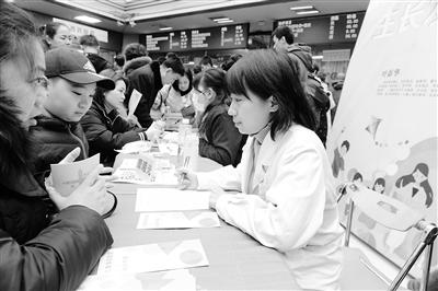 蘭州大學第一醫(yī)院舉行“新年！新高度！”兒童保健義診活動