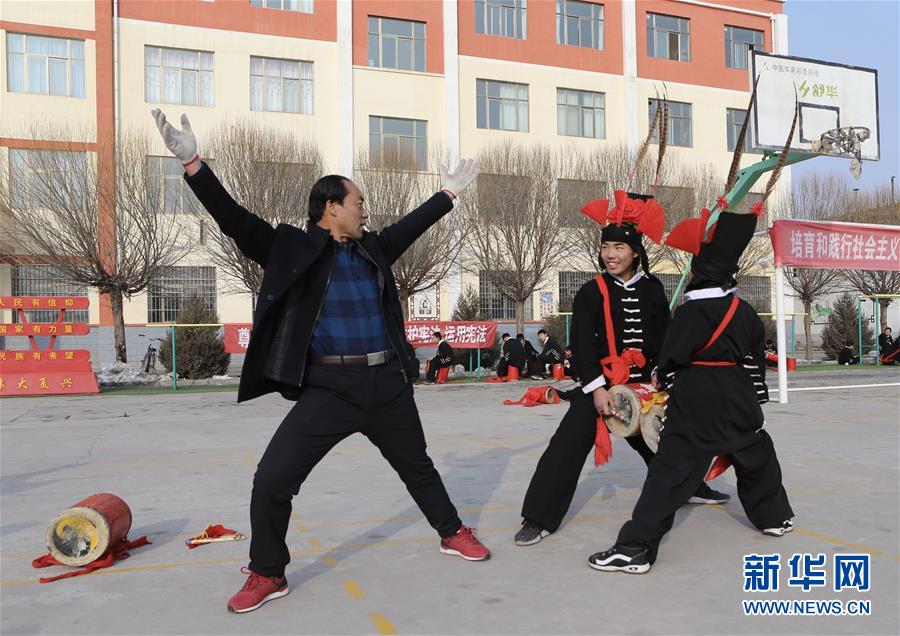 (社會(huì))(1)甘肅武威:非遺“攻鼓子”進(jìn)校園