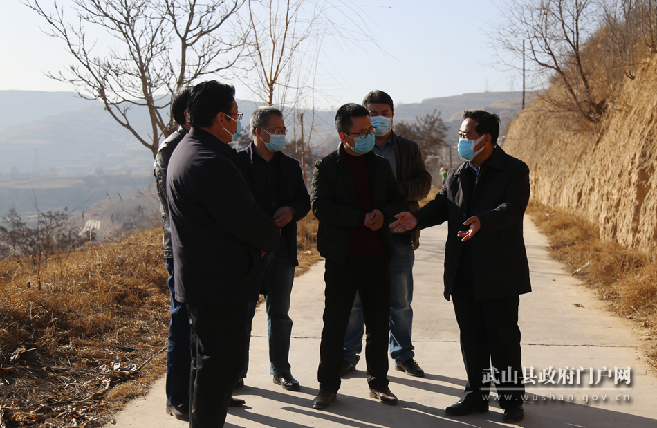 索鴻賓在鴛鴦、樺林鎮(zhèn)檢查指導(dǎo)疫情防控和脫貧攻堅(jiān)等工作