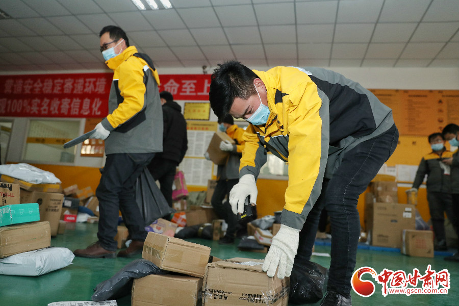 【甘肅全民戰(zhàn)“疫”】一線(xiàn)直擊 復(fù)工了他們這樣干  
