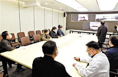蘭大校長嚴(yán)純?nèi)A等視頻連線蘭大一院、二院支援湖北醫(yī)療隊(duì)員