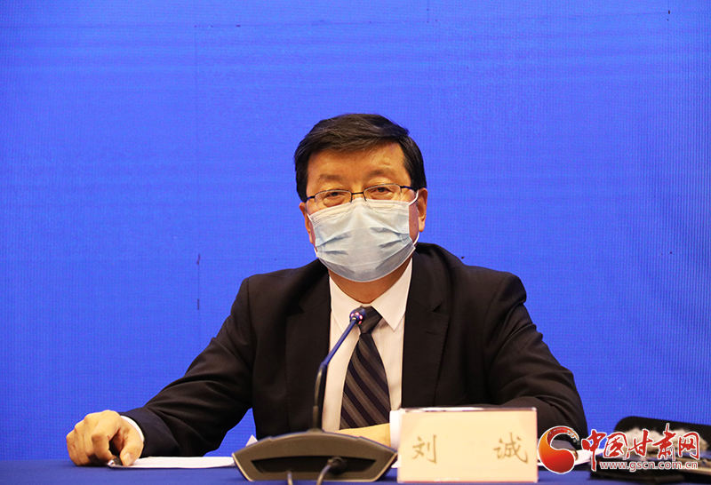 甘肅省人社廳：落實(shí)落細(xì)“四個(gè)確?！贝胧?實(shí)現(xiàn)貧困人口基本養(yǎng)老保險(xiǎn)全覆蓋（圖）