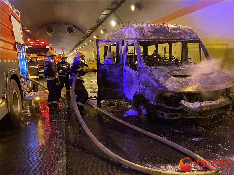 【微視頻】爭分奪秒！蘭州龔家灣消防救援站隧道內(nèi)搶救防疫物資