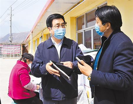 林鐸在臨夏縣調(diào)研指導(dǎo)工作時強(qiáng)調(diào) 從嚴(yán)從細(xì)查漏補(bǔ)缺 逐戶逐項(xiàng)鞏固提升 確保如期高質(zhì)量打贏脫貧攻堅(jiān)收官戰(zhàn)