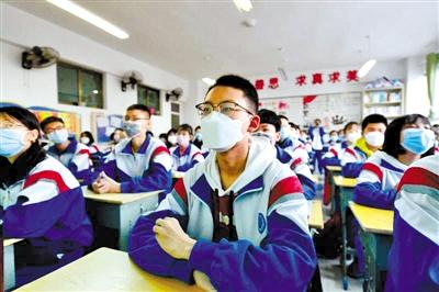 甘肅省初三和高一、高二年級學(xué)生昨日開學(xué) 青春校園又聞瑯瑯讀書聲