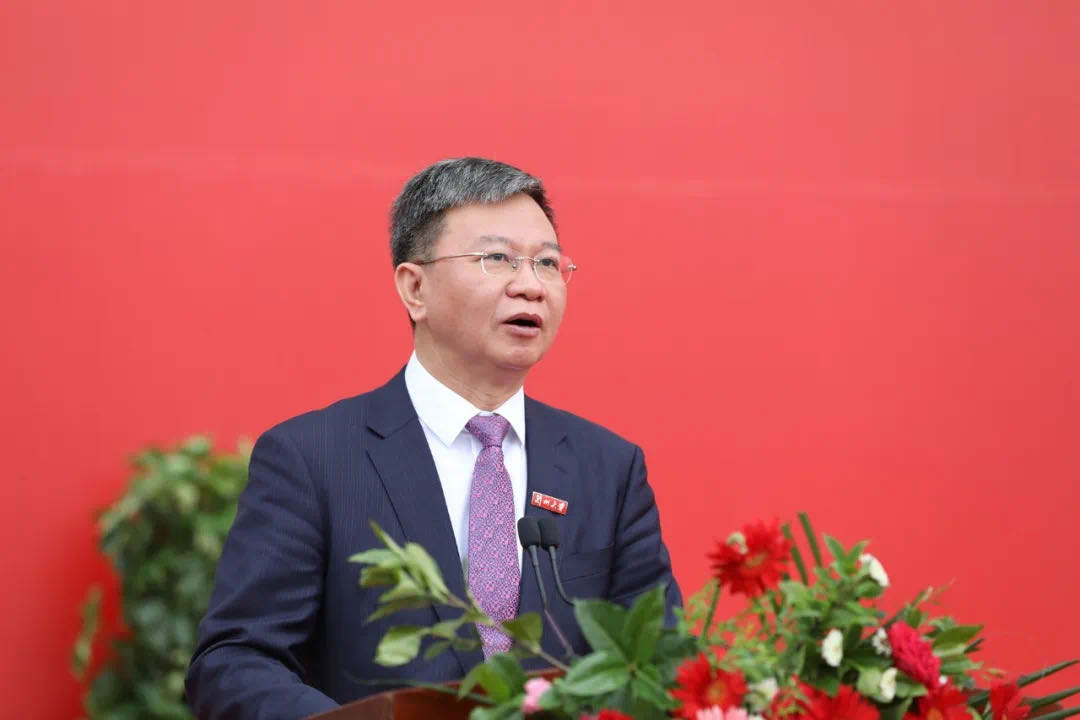 蘭州大學(xué)校長嚴純?nèi)A寄語2020屆本科畢業(yè)生：做敢擔(dān)當、能擔(dān)當、有擔(dān)當?shù)娜?>
        </a><em>蘭州大學(xué)校長嚴純?nèi)A寄語2020屆本科畢業(yè)生：做敢擔(dān)當、能擔(dān)當、有擔(dān)當?shù)娜?/em></li>
    <li><a  target=