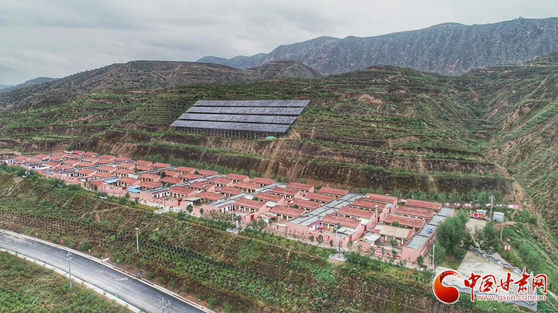 【跟著總書記看甘肅】布楞溝村：水引來了，路修通了，新農(nóng)村建起來了（圖）