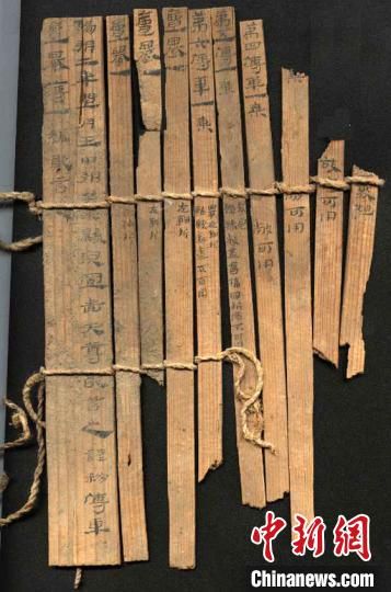 圖為藏于敦煌博物館內(nèi)的漢代簡牘。敦煌市委宣傳部供圖