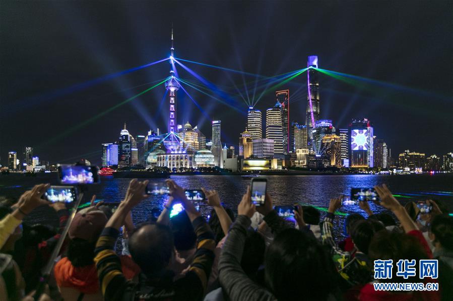 (新華全媒頭條·圖文互動)(5)流動中國折射復(fù)蘇新氣象——透視“十一”黃金周