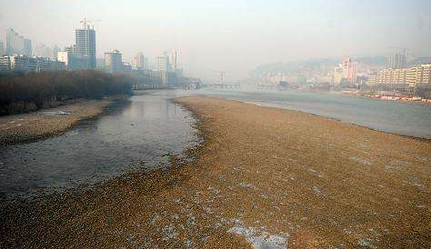 市民：黃河水位大降會(huì)不會(huì)影響供水？ 水務(wù)部門：枯水期流量偏小屬于正?，F(xiàn)象