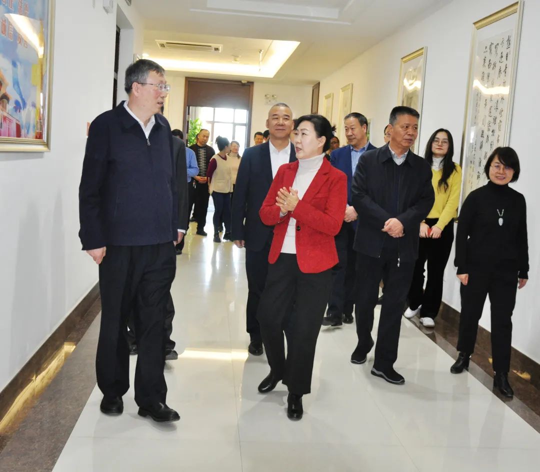 王嘉毅在省委黨的建設(shè)雜志社調(diào)研慰問(wèn)時(shí)指出 圍繞中心 服務(wù)大局 辦好黨刊