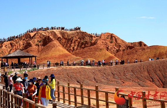 端午假期張掖共接待游客87.05萬人次，實(shí)現(xiàn)旅游收入4.64億元