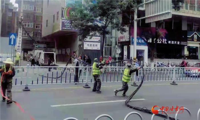 蘭州市城管委開展線纜清除整治行動(dòng)