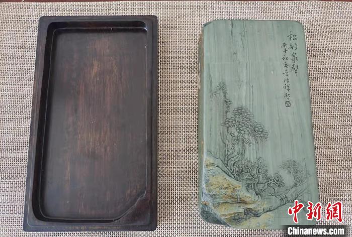 圖為盧保勝為提升洮硯文化內(nèi)涵，制作“一硯一銘、一盒一拓”成品展示?！堟?攝