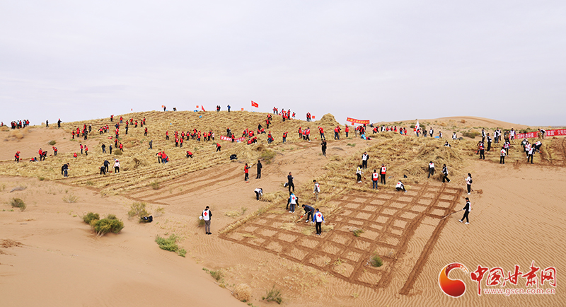 甘肅省委宣傳部、省文明辦、省志愿服務(wù)聯(lián)合會在古浪縣舉行壓沙主題文明實踐志愿服務(wù)活動