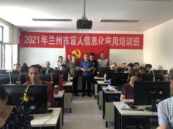 維權(quán)處黨支部開展“法律宣傳進(jìn)學(xué)?！敝驹刚叻?wù)活動