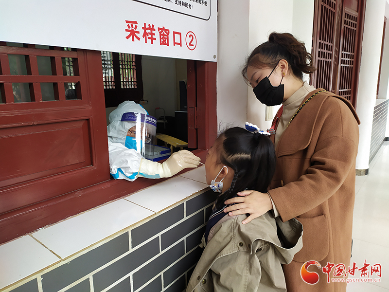 【甘快看·疫情防控甘肅在行動】文縣：高效有序開展核酸檢測 構(gòu)筑疫情防控堅實(shí)防線