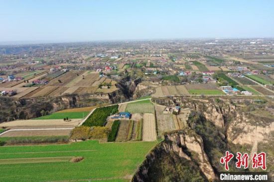 圖為位于甘肅省慶陽市西峰區(qū)境內(nèi)的南佐遺址地貌。(資料圖) 甘肅省文物局供圖