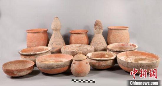 圖為圪垯川遺址出土的器物組合。(資料圖) 甘肅省文物局供圖