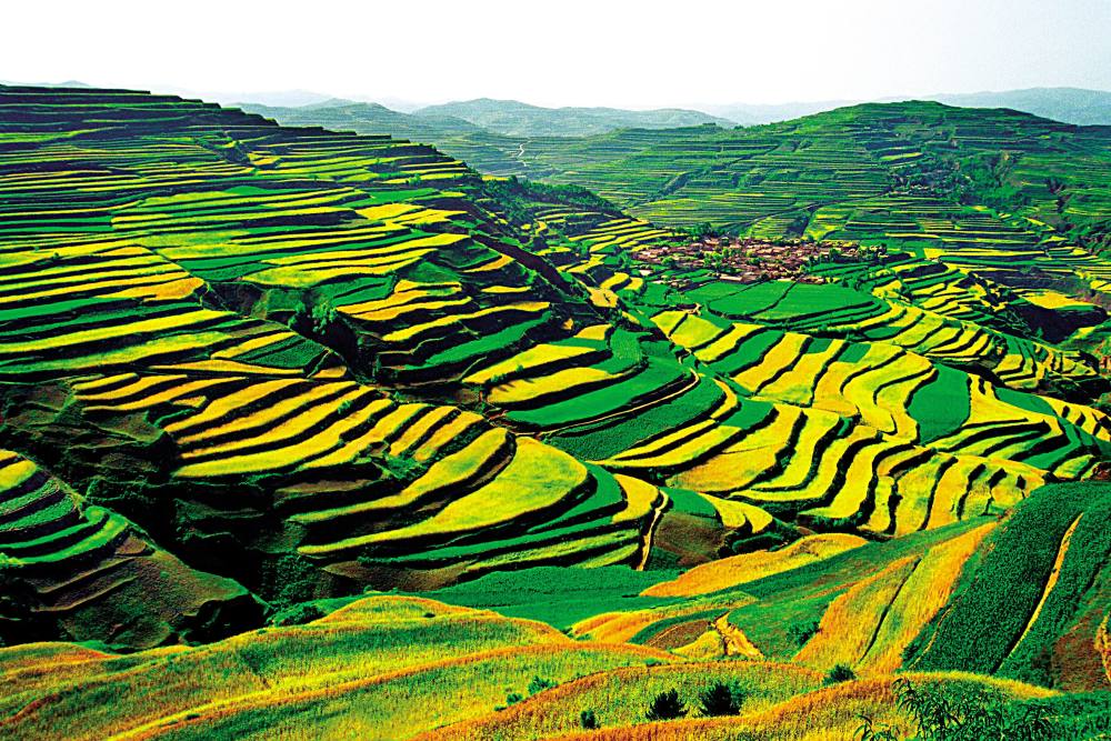 建設(shè)綠色開(kāi)放興業(yè)安寧幸福新平?jīng)觥經(jīng)鍪形瘯浿軅フ勑码A段平?jīng)霭l(fā)展新目標(biāo)