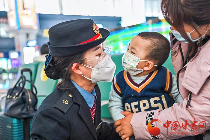 【新春走基層·春運(yùn)】蘭州車站“寶貝計劃”守護(hù)春運(yùn)回家路