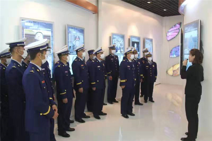 1642412543445060.jpg 金昌市消防救援支隊同志們參觀市清廉教育基地.jpg