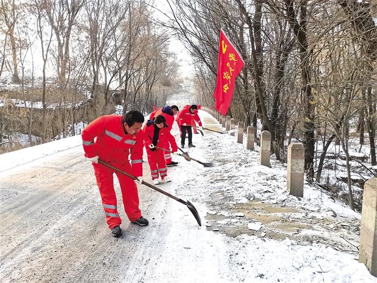 臨夏州東鄉(xiāng)公路段開(kāi)展“打冰防滑、黨員先行”主題黨日活動(dòng)