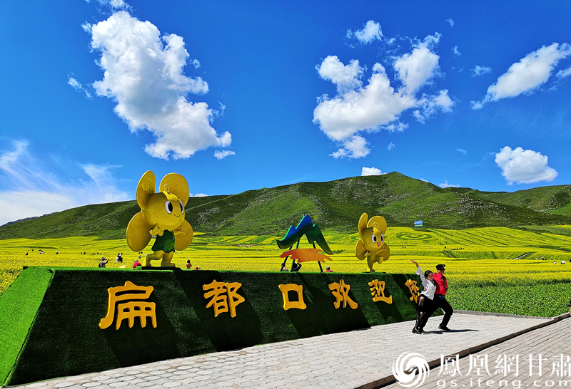 河西走廊張掖扁都口，古絲綢之路要道。王振武 攝