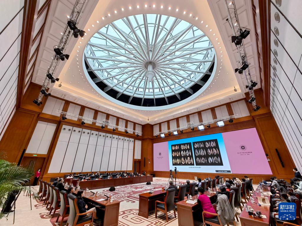 3月18日，“中國社會科學(xué)院考古學(xué)論壇·2021年中國考古新發(fā)現(xiàn)”進(jìn)行入選項(xiàng)目報告環(huán)節(jié)（手機(jī)照片）。