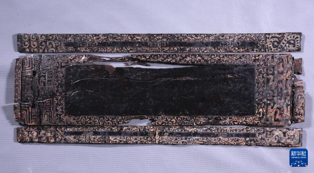 江西樟樹市國字山戰(zhàn)國墓葬出土漆瑟（資料圖）。