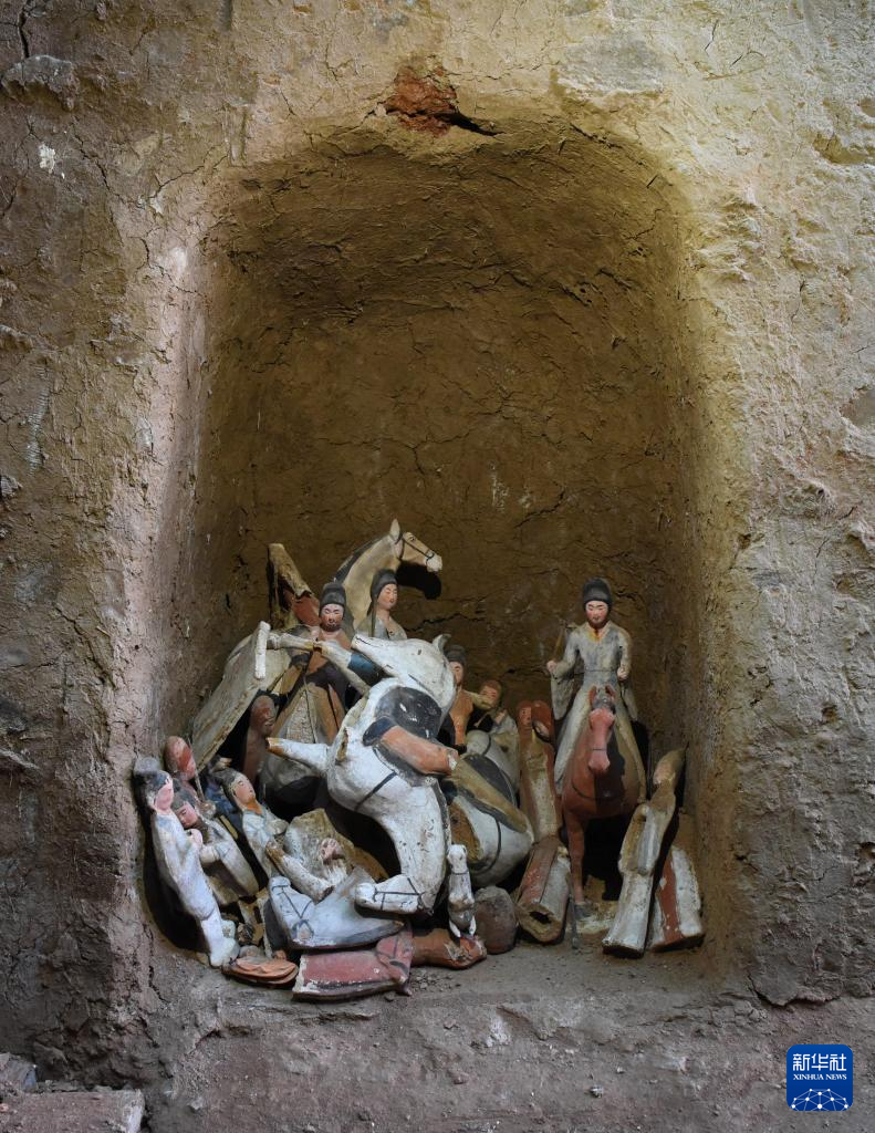 甘肅武威市唐代吐谷渾王族墓葬群慕容智墓墓道壁龕出土儀仗俑群（資料圖）。