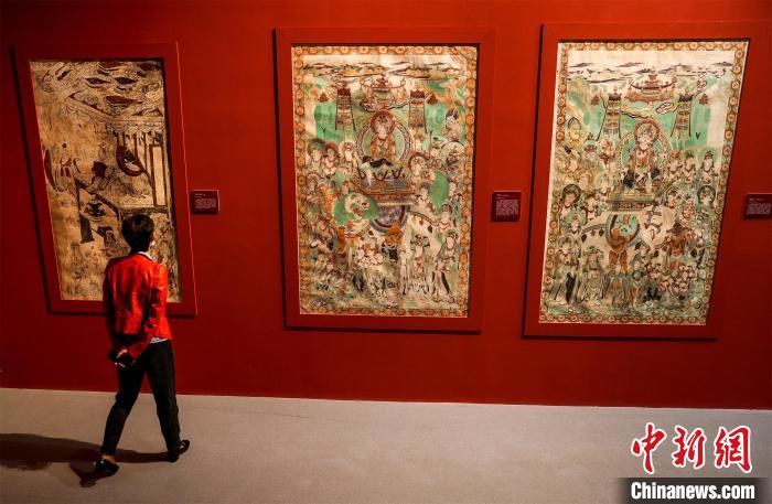 現(xiàn)場(chǎng)展出的壁畫 張暢 攝