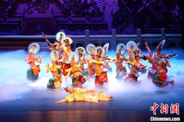 《絲路花雨》在敦煌大劇院演出。(資料圖) 敦煌市委宣傳部供圖