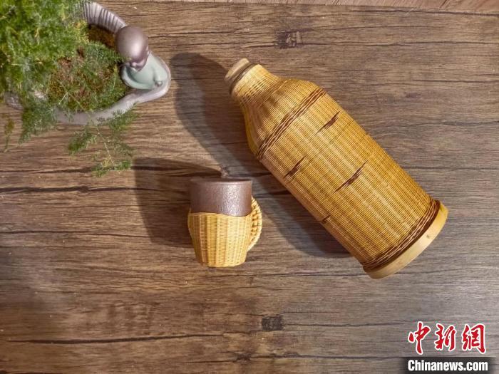 圖為竹編暖壺套。(資料圖) 甘肅省非遺保護(hù)中心供圖