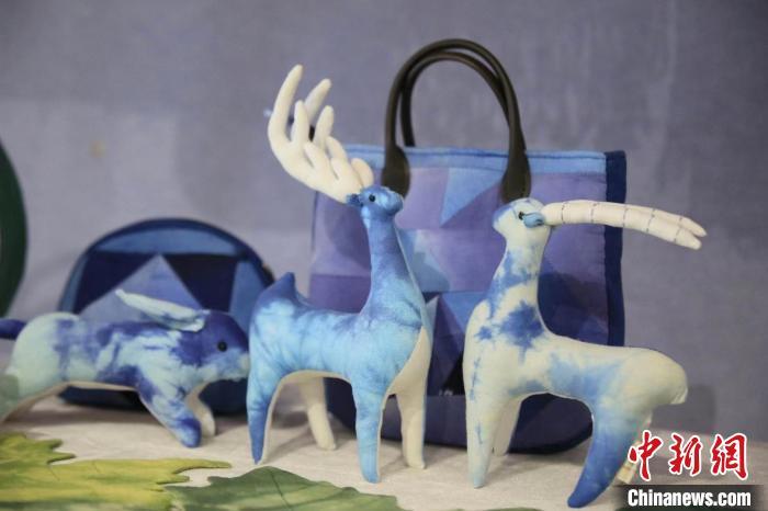 圖為許靜的非遺文創(chuàng)作品。(資料圖) 甘肅省非遺保護中心供圖