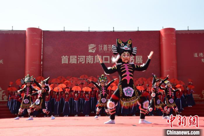 圖為首屆周口伏羲書展開幕式表演?！×赫赵?攝