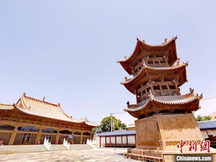 圖為阿河灘清真寺局部。　張?zhí)砀?攝