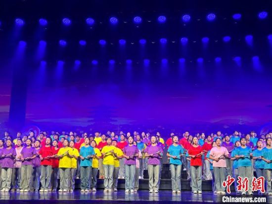 5月28日晚，“詩意甘肅·絲路長風(fēng)三千里”——月出涼州·武威詩會在甘肅省武威市漢唐天馬城舉行。楊娜 攝