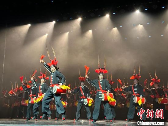 圖為涼州攻鼓子表演。楊娜 攝