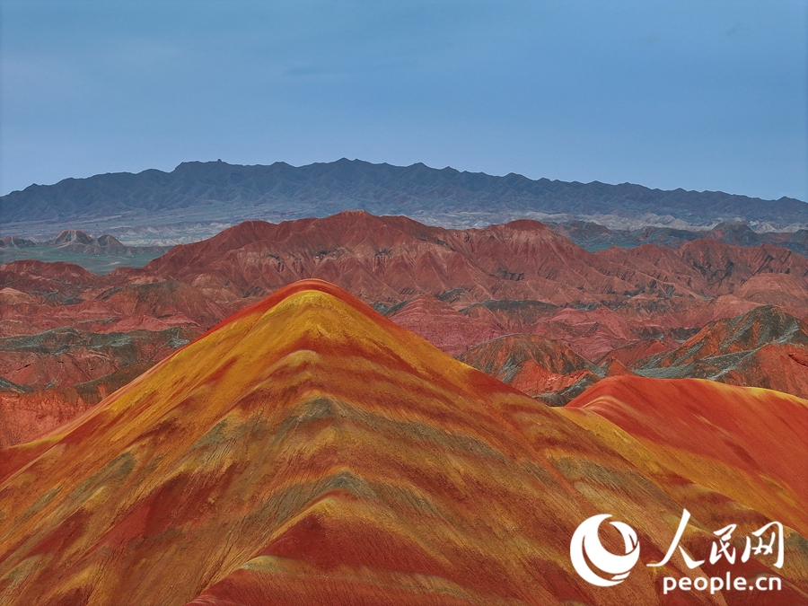 雨后的七彩丹霞，顏色格外艷麗。人民網(wǎng)記者 李根攝
