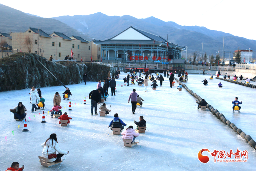 定西岷縣：冰雪運(yùn)動開啟美好新一年