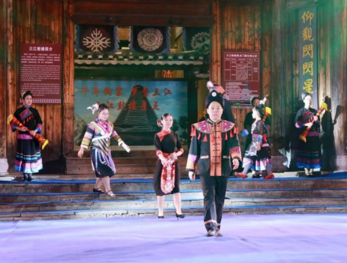 廣西三江“T臺(tái)秀”展瑤鄉(xiāng)風(fēng)情