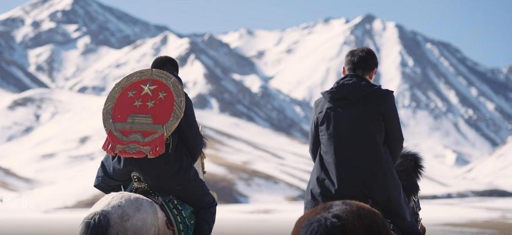 黨河鑄魂守初心 “馬背”執(zhí)槌護商安